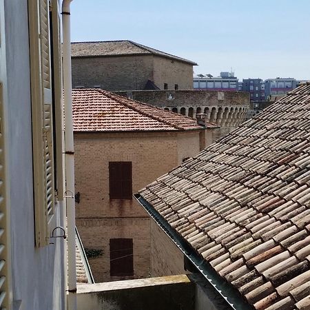Palazzo Cavalletti - Appartamenti Nel Cuore Di Senigallia Extérieur photo